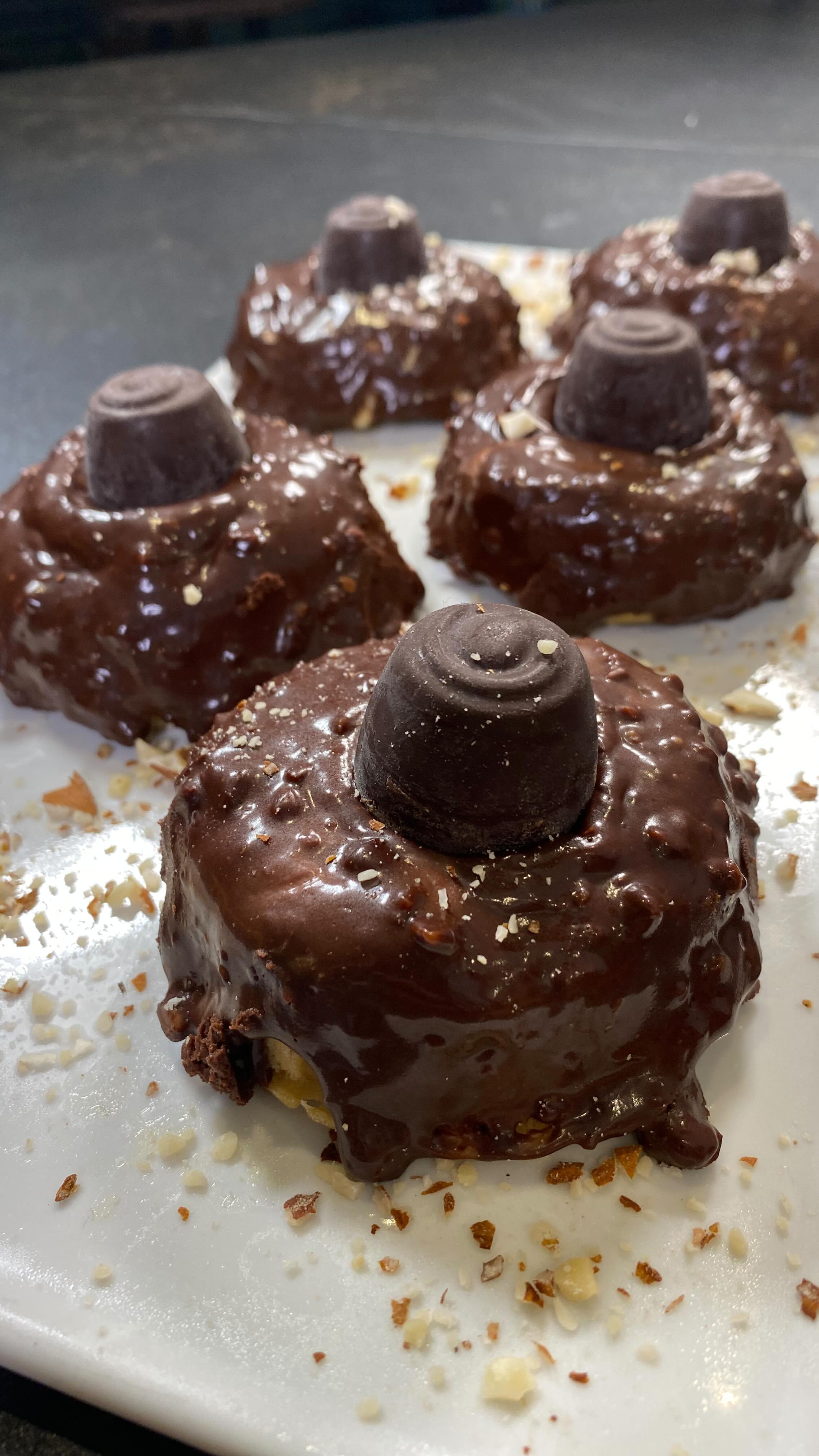 🍩 DONUT CROCANTE 🍩
.
GUÁRDATE esta receta de donut crocante que te va a encantar! 
.
Además está hecho en el microondas, medio saludable y sin gluten… 😍
.
Si te ha gustado no dejes de darle LIKE y COMPÁRTELA con tus amigos.
.
#donut #cocinacasera #bakery #postres #chocolate