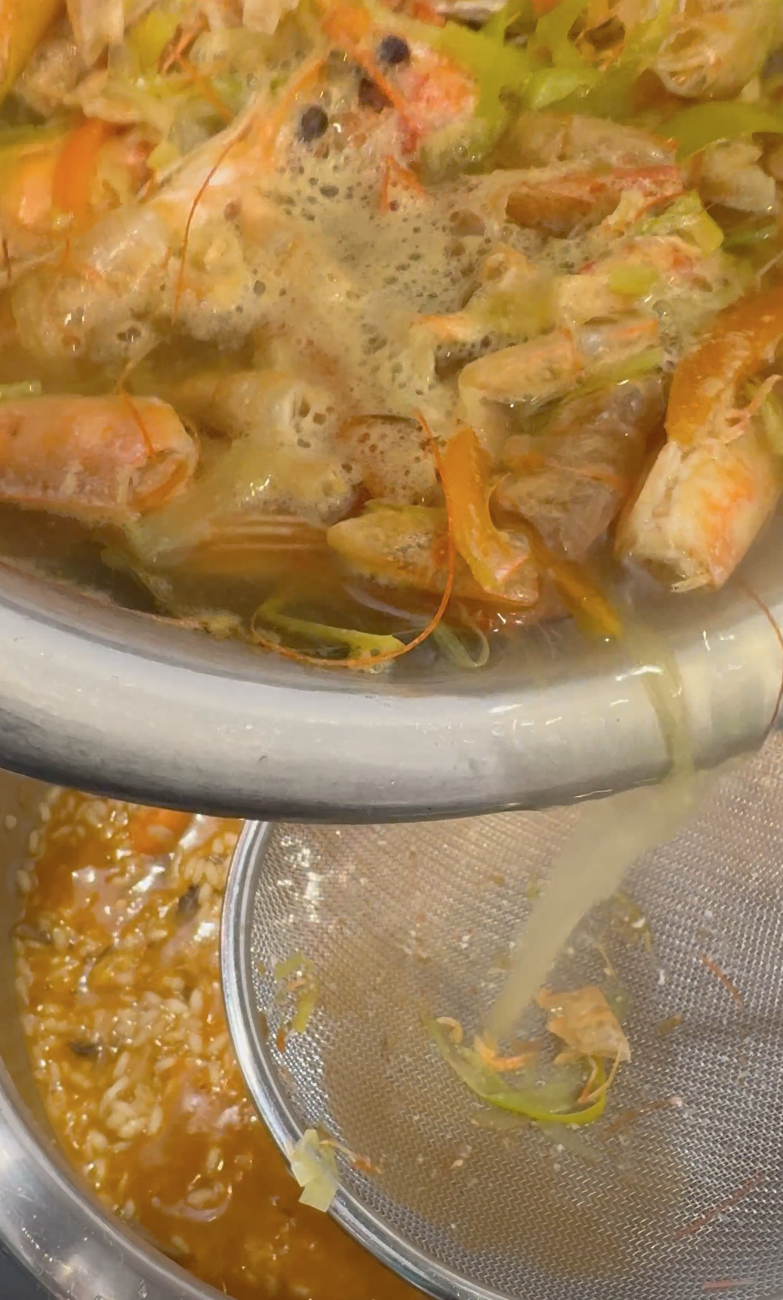 paso a paso arroz con langostinos y setas