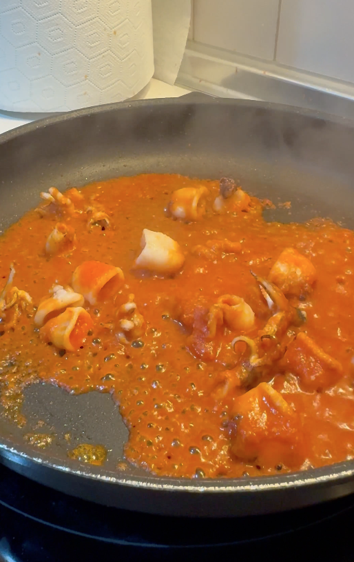 fideuá de calamares y gambas