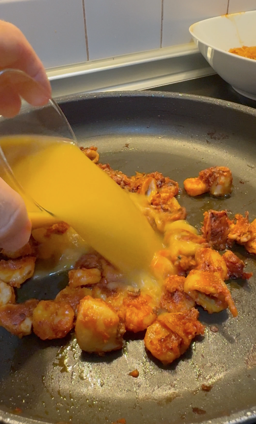 fideuá de calamares y gambas