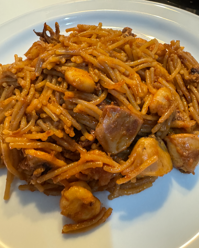 fideuá de calamares y gambas